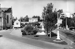 MERIGNAC (Gironde) - Place Charles De Gaulle - L'Ecole Des Filles - Lampadaires - Merignac