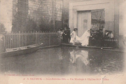 SAUMUR. - Inondations 1904.- Un Mariage à L'Eglise St-Nicolas - Saumur