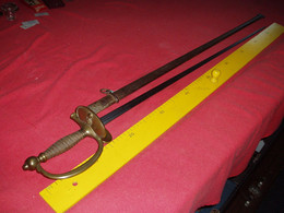 EPEE D'INFANTERIE  A Clavier MOBILE .LAME Plate A 2 Gouttieres Avec Son FOURREAU .(Modele 1884).. - Armi Bianche