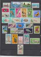 29 TIMBRES AFARS & ISSAS OBLITERES & NEUFS** & SANS GOMME  DE 1967 à 1976   Cote : 81,25 € - Oblitérés