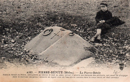 Pierre Bénite (Rhône) Jeune Garçon Près De La Pierre - Carte S.F. N° 2385 Non Circulée - Pierre Benite