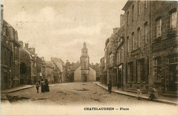 Châtelaudren * La Place De L'église Du Village * Débit De Tabac Tabacs - Châtelaudren