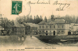 Rocquigny * La Place De La Mairie * Rue * Hôtel De Ville - Autres & Non Classés