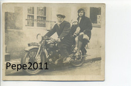 Carte Photo Moto Motocyclette TERROT - Couple Avec Enfant - Photographie Carrier à Sartrouville - Motos