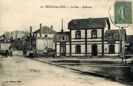 Vrigne Aux Bois * Vue Sur L'extérieur De La Gare * Ligne Chemin De Fer - Autres & Non Classés