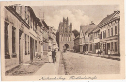 NEUBRANDENBURG Friedländer Straße Belebt Geschäfte 28.6.1926 Gelaufen - Neubrandenburg