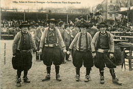 Quimper * Scène De Noce En Bretagne * Mariage * La Gavotte Des Vieux Bragous Braz * Folklore Local - Quimper