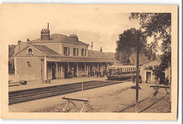 CPA 28 Epernon La Gare Automotrice Train - Epernon