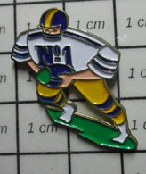 1316A Pin's Pins / Beau Et Rare / THEME : SPORTS / FOOTBALL US CE FOOT - Football