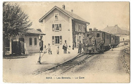 LES BRENETS: La Gare Animée Avec Train, Très Animée 1910 - Les Brenets