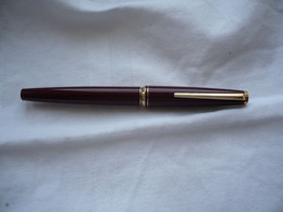 Füllfederhalter - Montblanc - Mit Goldfeder 585 - Bordeaux-rot  (981) - Stylos