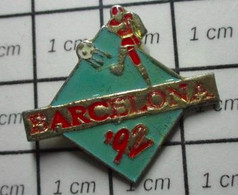 3017 Pin's Pins / Beau Et Rare / THEME : JEUX OLYMPIQUES / BARCELONA 92 FOOTBALL - Jeux Olympiques