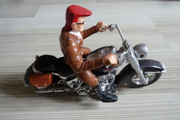 Moto Harley Davidson Avec Motard, Marque Inconnue - Moto