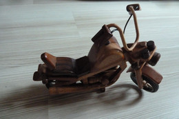 Moto Harley Davidson En Bois, Marque Inconnue - Motorräder