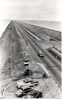 AFSLUITDIJK RICHTING DEN OEVER  AVEC UNE VOITURE ARIANE - Den Oever (& Afsluitdijk)