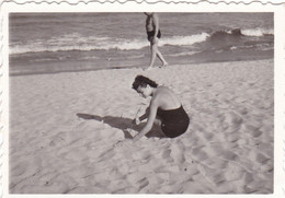 Old Original Photo - Naked Woman On The Beach - 8.5x6 Cm - Personas Anónimos