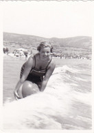 Old Original Photo - Naked Woman With An Air Ball In The Sea - 8.5x6 Cm - Personas Anónimos
