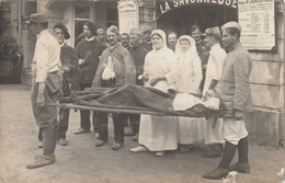 MARTIGNY (Vosges) : Carte-photo D'un Transport De Blessé à La Sortie De L'Etablissement Thermal De La "Savonneuse".(TTB - Oorlog 1914-18