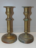 *2 ANCIENS BOUGEOIRS BRONZE STYLE EMPIRE Guilloché Patine Ancienne Bougie  E - Bronzen