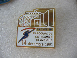 Pin's Parcours De La Flamme Olympique Le 14 Décembre 1991, Sponsorisé Par La Poste - Jeux Olympiques