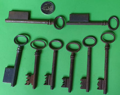 Lot 8 Anciens Outils CLEFS - Pour Porte Armoire Placard - Etat D'usage "dans Leur Jus"- Vers 1930 1950 - Altri Apparecchi