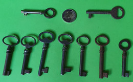 Lot 9 Anciens Outils CLEFS - Pour Porte Armoire Placard - Etat D'usage "dans Leur Jus"- Vers 1930 1960 - Otros Aparatos