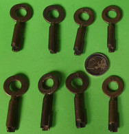 Lot 8 Anciens Outils Petites CLEFS "Fontaine" - Pour Porte Armoire Placard - Etat D'usage "dans Leur Jus"- Vers 1980 - Andere Geräte