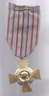 Médaille , Militaria, Croix Du Combattant , République Française ,  2 Scans, Frais Fr 3.35 E - France