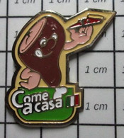 1316c Pin's Pins / Beau Et Rare / THEME : ALIMENTATION / JAMBON ITALIEN COME A CASA - Alimentation