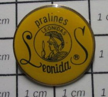 1316c Pin's Pins / Beau Et Rare / THEME : ALIMENTATION / CHOCOLATS BELGES PRALINES LEONIDAS - Alimentation