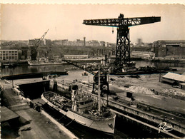 Brest * Un Coin De L'arsenal * Grue * Bateau - Brest