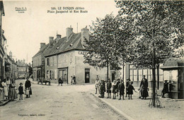 Le Donjon * La Place Jacquelot Et Rue Haute * Café * Villageois - Autres & Non Classés