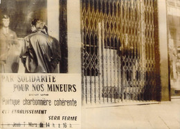 PHOTO DE PRESSE "1963, Grève Des Commerçants De Lens (62) Par Solidarité Avec Les Mineurs" - Other & Unclassified