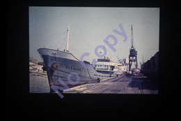 Diapositive Diapo Slide Amateur Années 80  Cargo Gleugos Dans Le Port De Sete ? - Diapositives (slides)