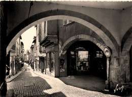 Villefranche De Rouergue * Rue Ruelle * Vue Sur Les Arcades Du Consulat - Villefranche De Rouergue