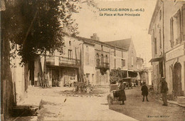 Lacapelle Biron * La Place Et Rue Principale * Commerce Magasin A LA RUCHE MERIDIONALE * Landau Pram - Sonstige & Ohne Zuordnung