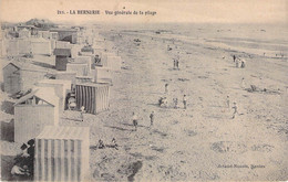 CPA La Bernerie - Vue Générale De La Plage - Animé Cabines De Bains - La Bernerie-en-Retz