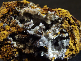 Willemite On Goethite Matrix ( 3.5 X 2.5 X 2.5 Cm ) - Preguiça Mine - Moura - Beja - Portugal - Minéraux