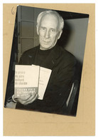 L'écrivain R. P. De LUBAC  Et Son Livre LA PRIERE DE PERE TEILHARD En1968 - Identified Persons