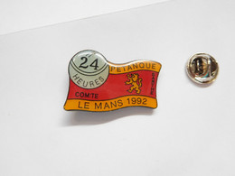 Superbe Pin's , Pétanque , Comité Le Mans 1992 , 24 Heures , Sarthe - Boule/Pétanque