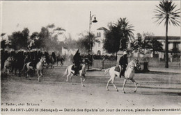 CPA AK SAINT-LOUIS Defile Des Spahis Un Jour De Revue SENEGAL (1223892) - Sénégal