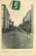 St Pastour * Grande Rue , Presbytère Et Statue Jeanne D'arc * Villageois - Otros & Sin Clasificación