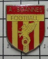 1316c Pin's Pins / Beau Et Rare / THEME : SPORTS / CLUB FOOTBALL A. SCANNES (Cannes !) DRAGON - Football