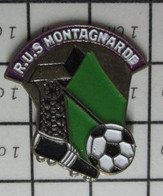 1316c Pin's Pins / Beau Et Rare / THEME : SPORTS /  R.U.S. MONTAGNARDE CLUB FOOTBALL Belgique Pays De Montagnes ? - Football