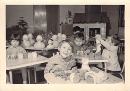 Photo 13x9 Cm D'un Groupe D'enfant En Train De Jouer Aux Dés - Canards De Bain En Plastique - Pedagogie - Objects