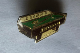 Pin's BILLARD Bar Le Skipper Lorient - Billiards