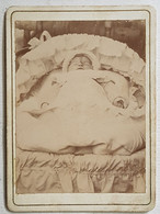 PHOTOGRAPHIE - FRANCE - DEBUT XX° - POST MORTEM - ENFANT - BEBE - ANNOTATION AU DOS - PHOTOGRAPHE ANONYME - Identified Persons