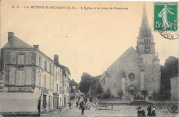 LA MOTHE-St-HERAYE - L'Eglise Et La Route De Pamproux - La Mothe Saint Heray