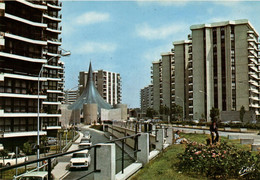 Grigny - L'avenue Des Sablons Et L'église Notre Dame De Toute Joie - Grigny