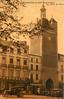 Villeneuve Sur Lot * Pharmacie Et Magasin De Chaussures * Place Et La Porte De Paris * Automobiles Anciennes - Villeneuve Sur Lot